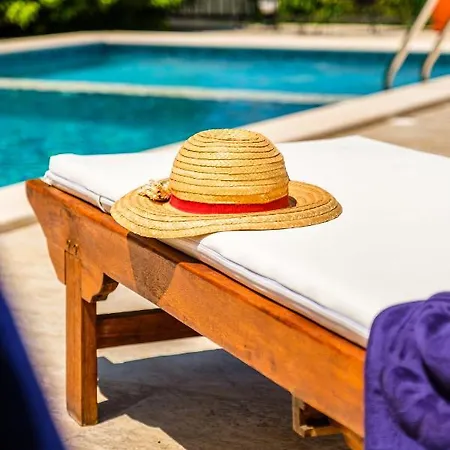 Josipa With Heated Pool * Supetar