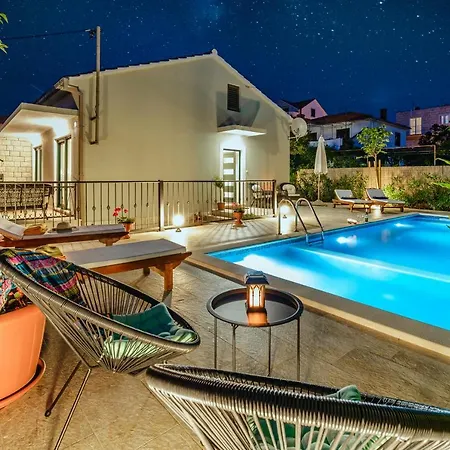 Josipa With Heated Pool *